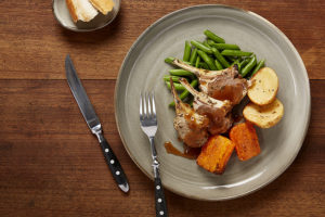 braised lamb chops in rich tomato gravy